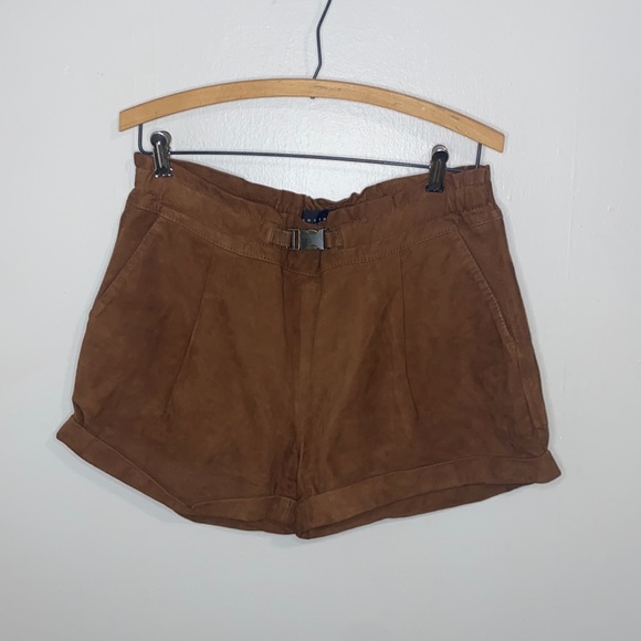 🪿Adorable brown leather shorts! - Picture 2 of 9